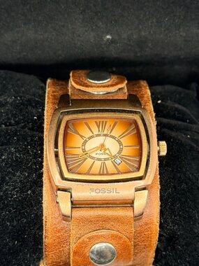 Working! Fossil JR-9321 Vintage Skull Crossbones Leather Cuff Watch